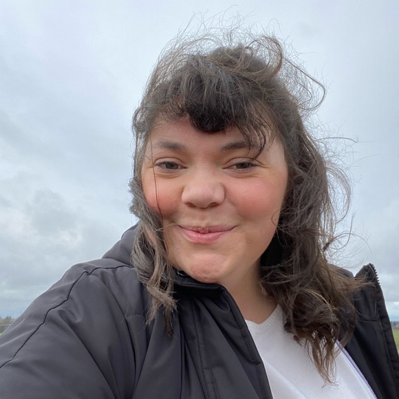 Meet your Posher, Jess - Picture 2 of 3